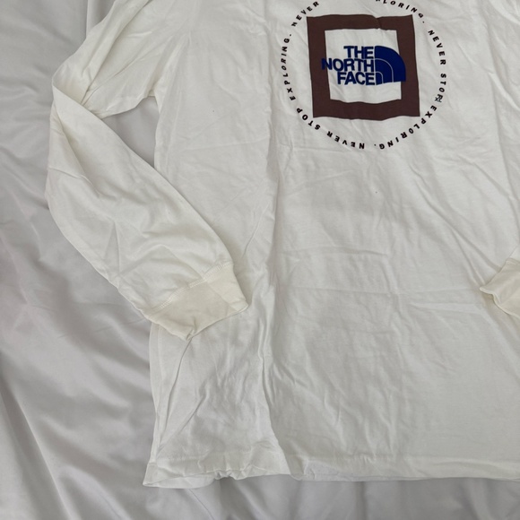 the north face long sleeve shirt  size XL  details:  -NWT -standard fit  -long s - Picture 2 of 3